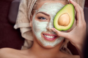 Gezichtsmasker van avocado's