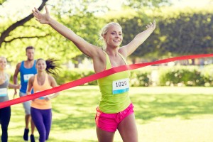 Vrouw wint een hardloopwedstrijd - slapen