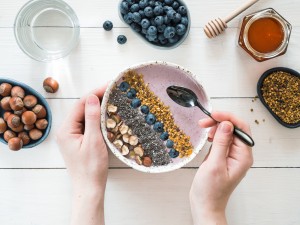 Ontbijt bowl met fruit en zaden