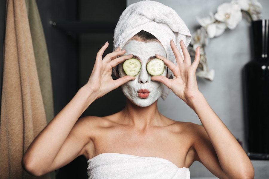 Verwennen met verzorgende gezichtsmaskers